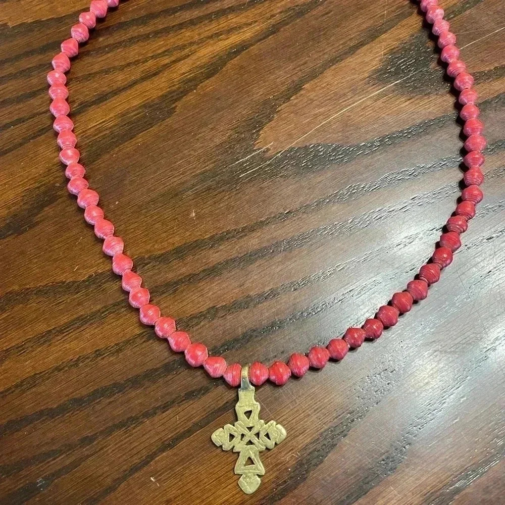AKOLA HANDMADE SINGLE STRAND NECKLACE. RED APPROX 28”